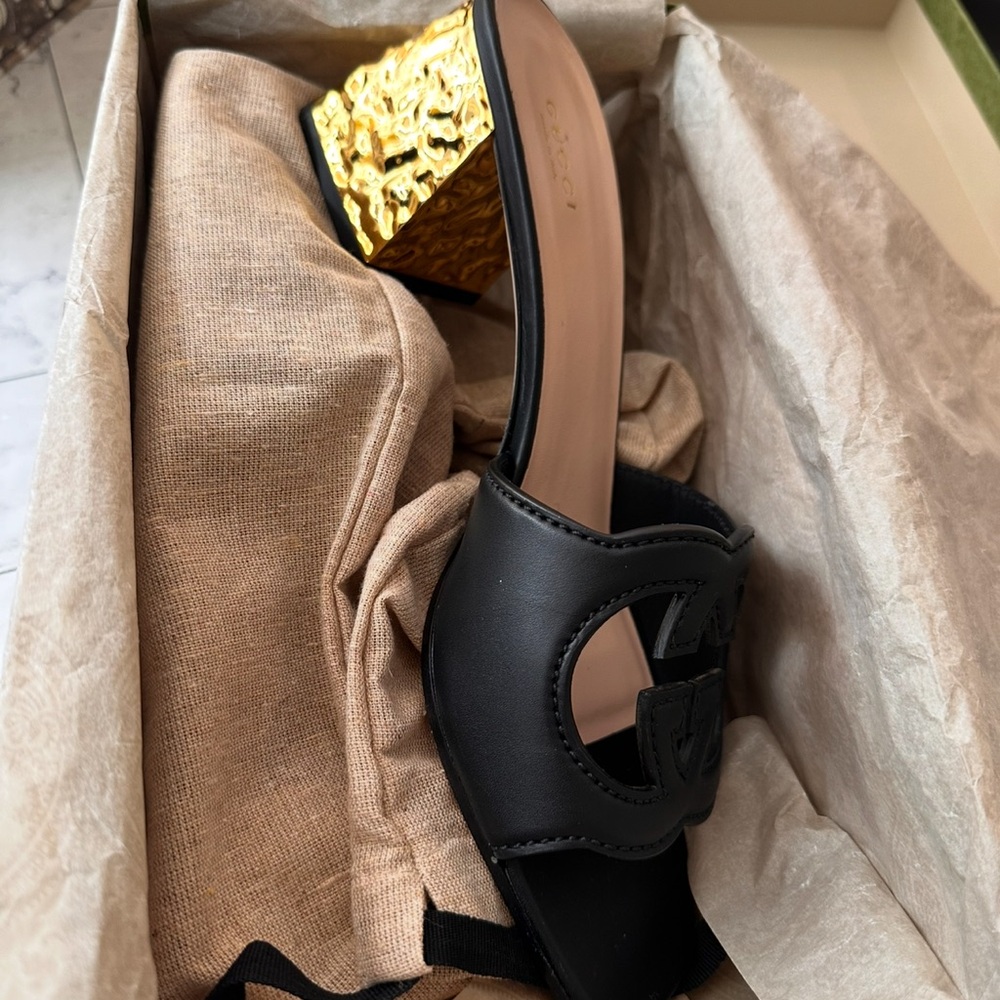 Gucci Black Mules with Gold Textured Heel - Picture 4 of 4